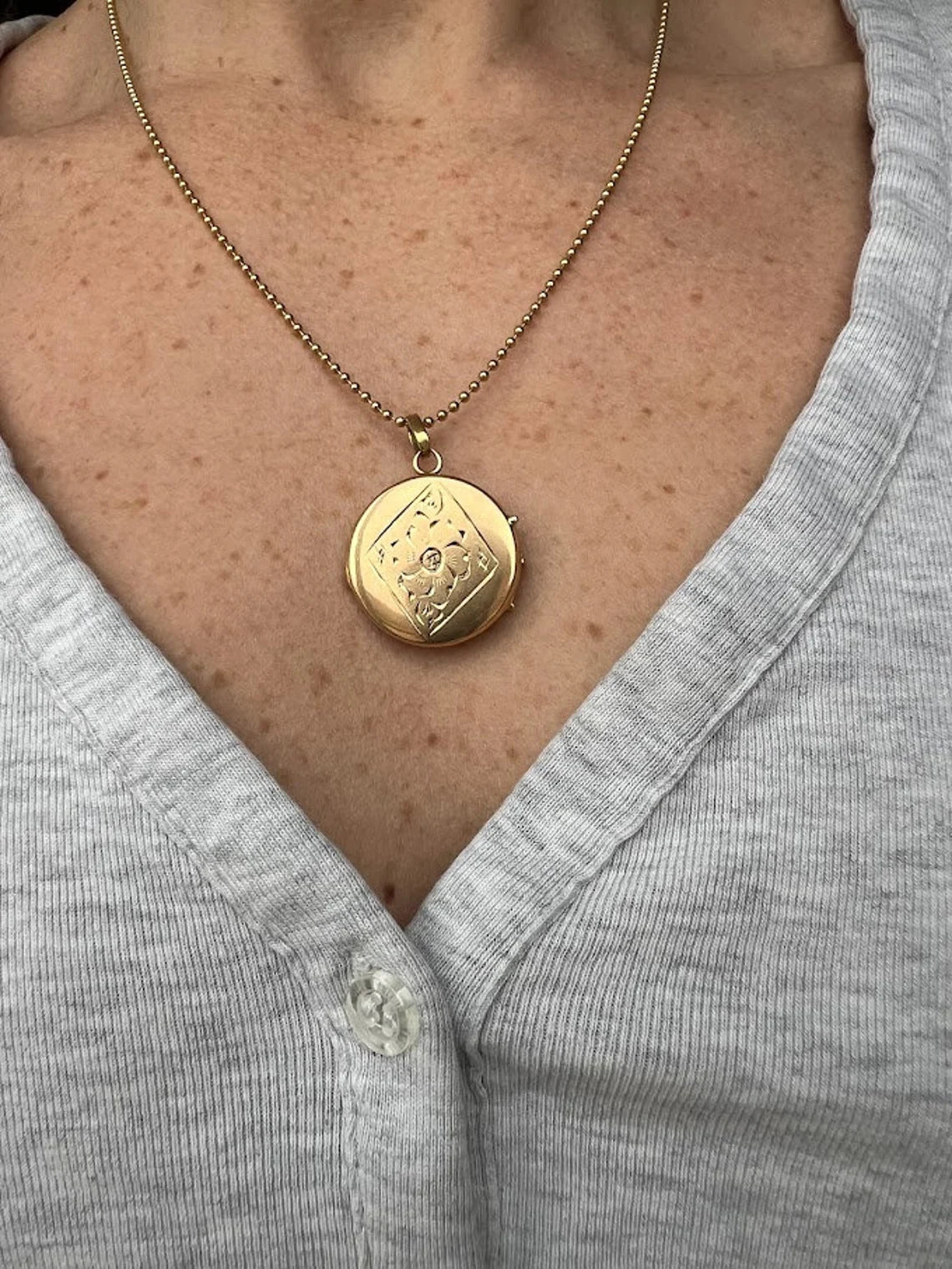 VINTAGE locket in solid 18K yellow gold