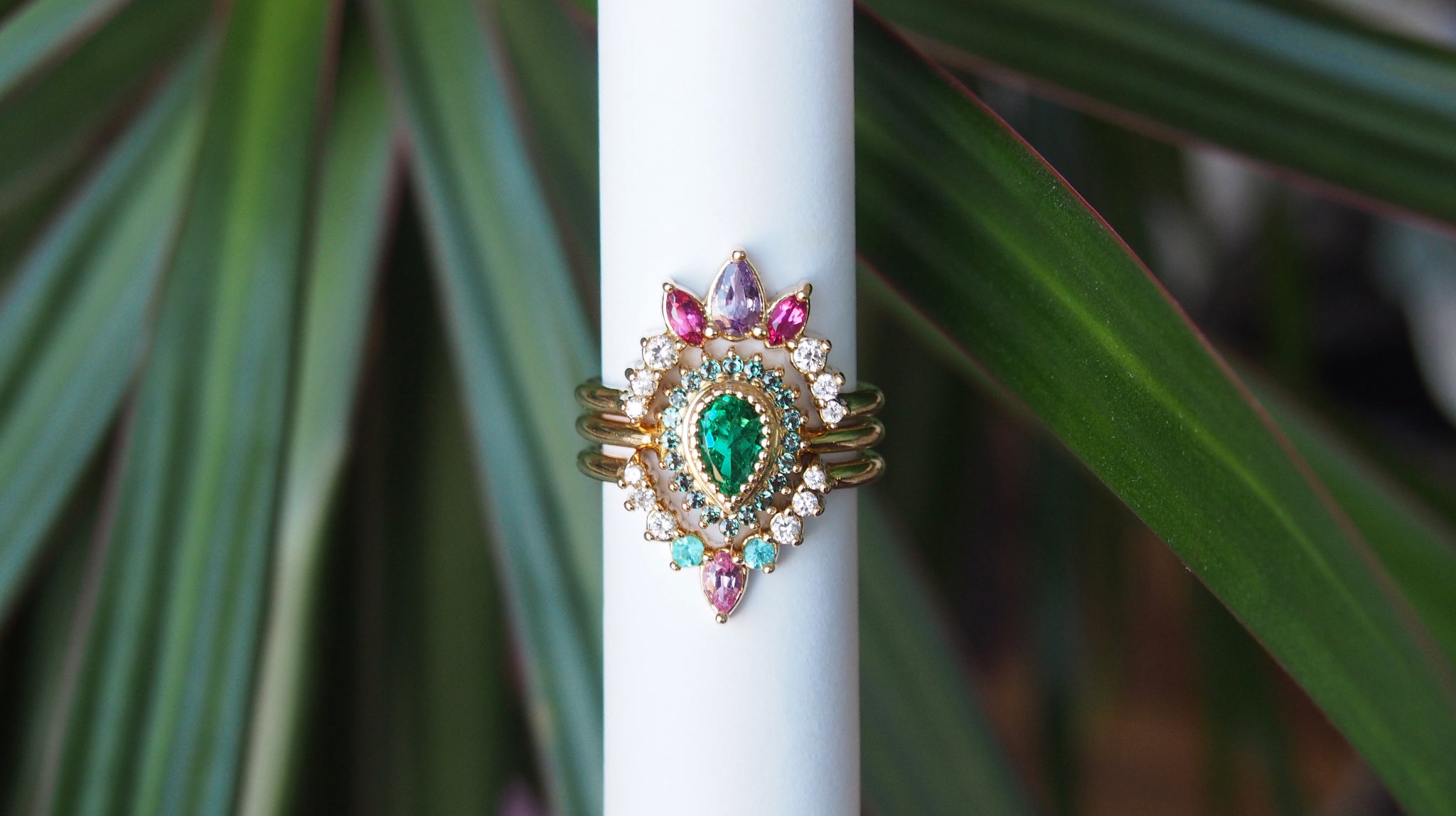 Cocktail Ring Peacock Emerald - 18K gold Emerald, Alexandrites and diamonds